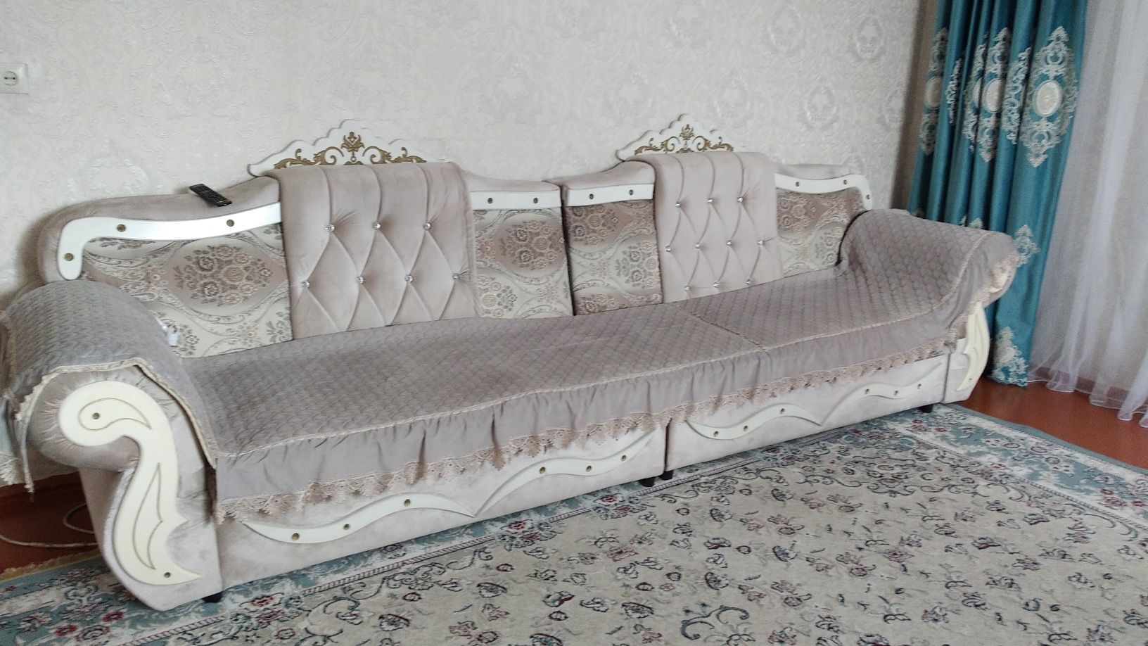 Продам б/у диван, стенка, стол со стуьлями, морозильник,+НОВЫЙ ДИВАНН