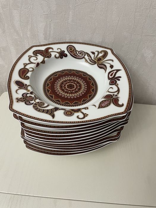 Тарелки, диаметр 21,5 см.