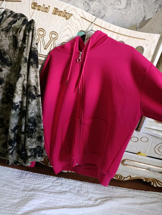 Jenski kiyim sotladi