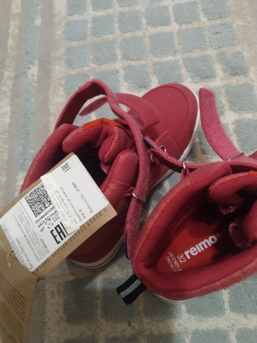 В Астане обувь для девочек