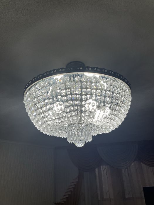 Продается хрустальная люстра