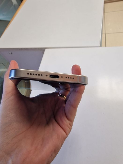 iphone 15 PRO MAX white titanium