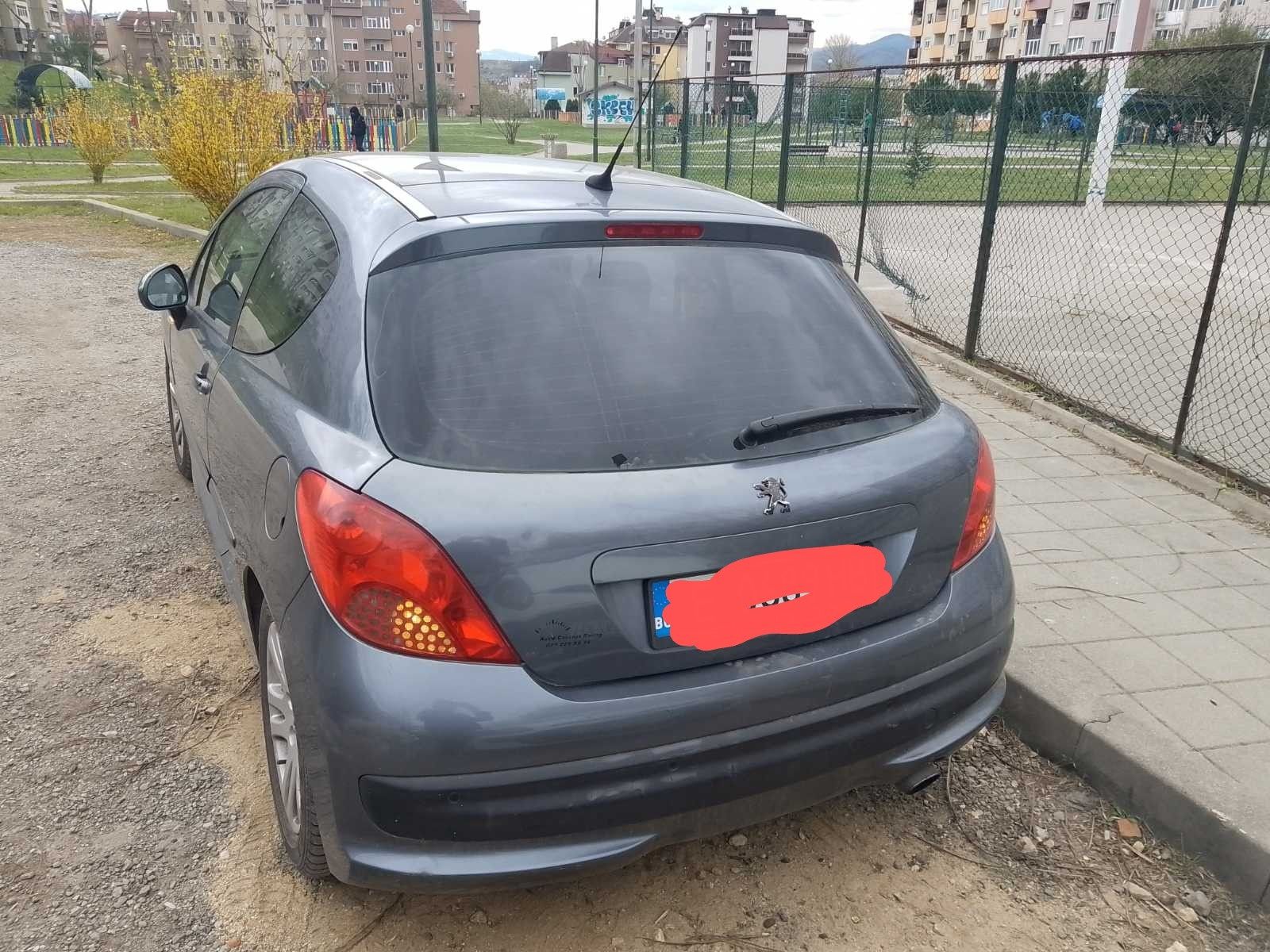 Продавам Пежо 207 1.6 150 к.с 2007 година бензин турбо