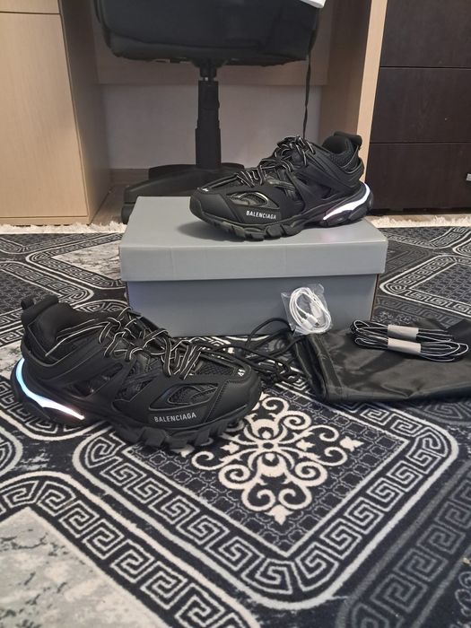 Adidasi Balenciaga track led negri