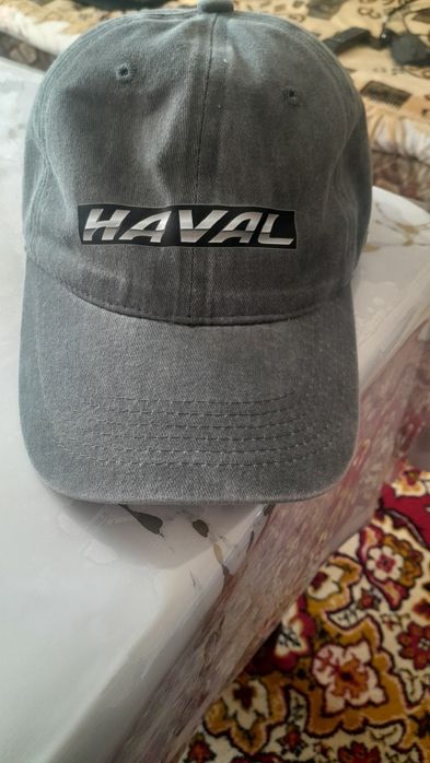 Продам бейсболку с надписью « HAVAL»