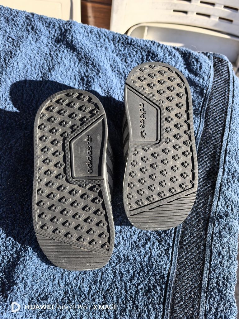 Adidas перфектни детски маратонки номер 25