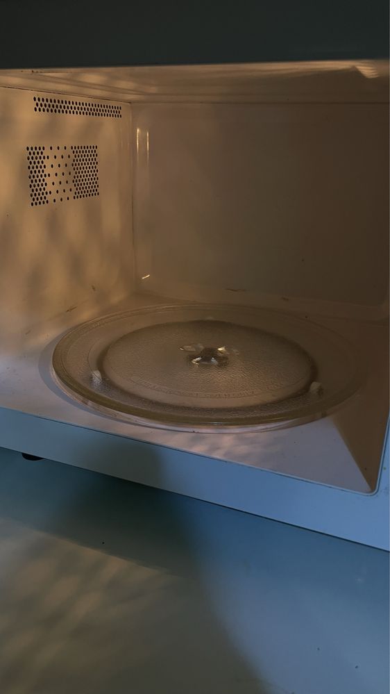 Микроволновка candy CMW 7117 DW в отличном состоянии