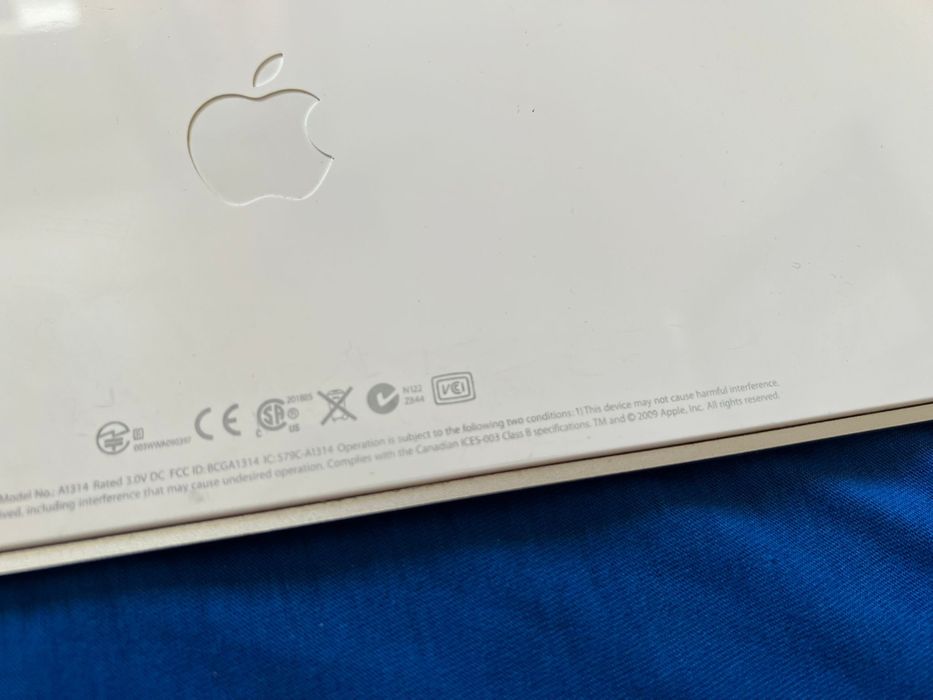 Vand sau schimb tastatura apple wi fi/bluetooth