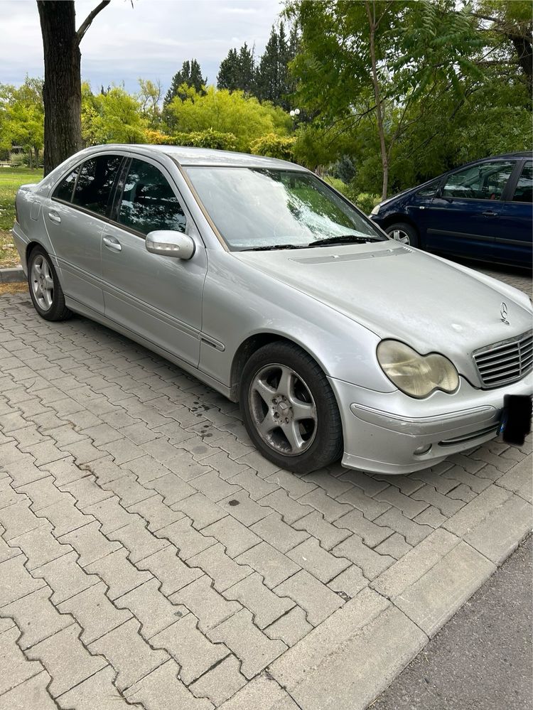 Mercedes    C 220.