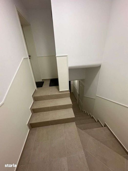 Casă cu 2 apartamente și garaj în schei centrul vechi