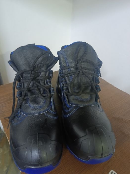 Спец батинка сатылады.  Жап жаңа қыстық киілмеген, Бағасы 10 мың теңге