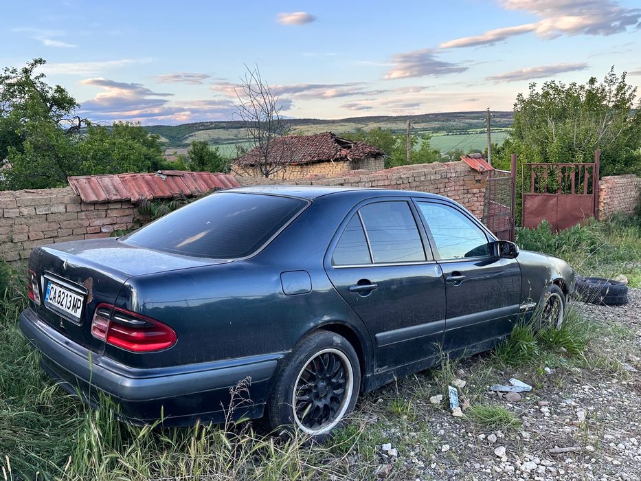 На части Mercedes E220 CDI автоматик работещ мотор