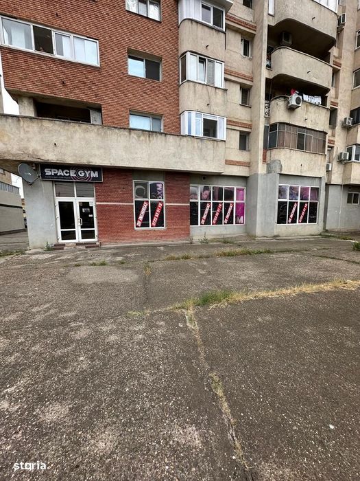 Spațiu comercial de închiriat – 336 mp + subsol + parcare