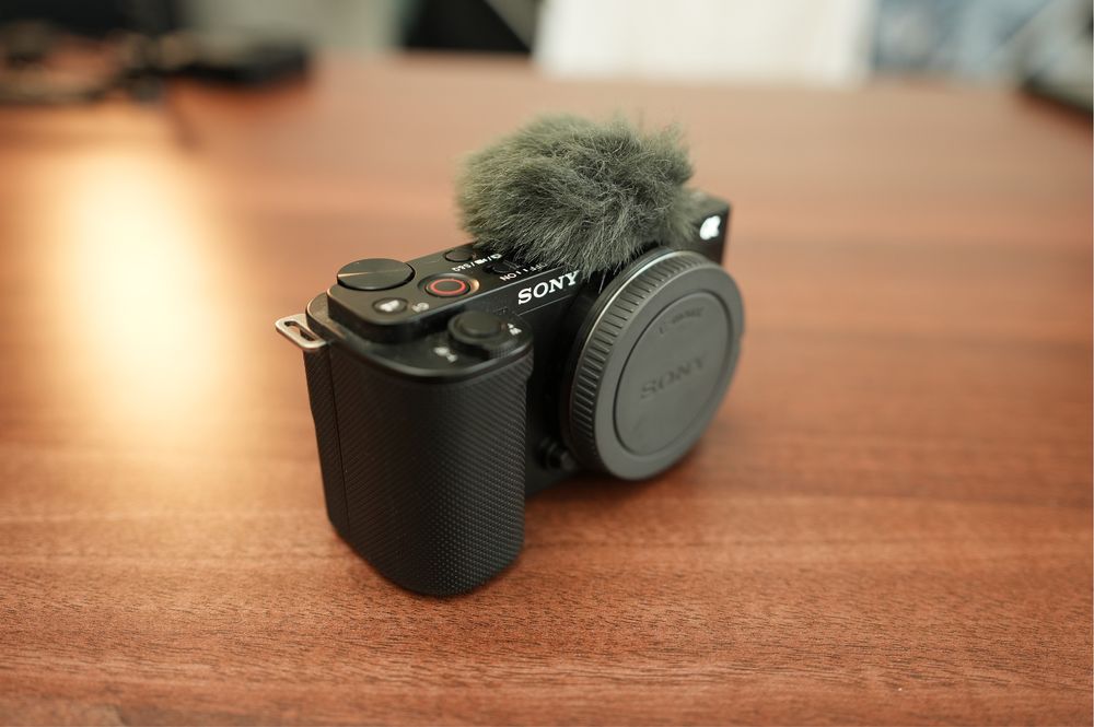 Влогърска камера Sony ZV-E10 (Гаранционна)