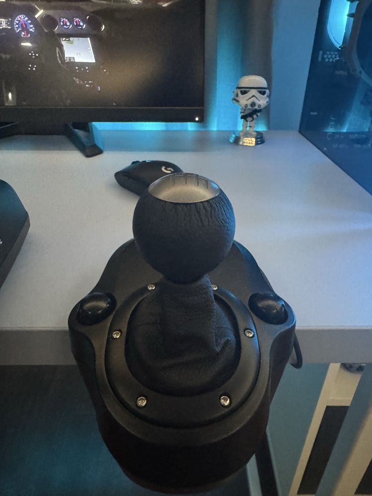 Logitech G923 Racing Wheel + Pedals + Shifter | Перфектно състояние