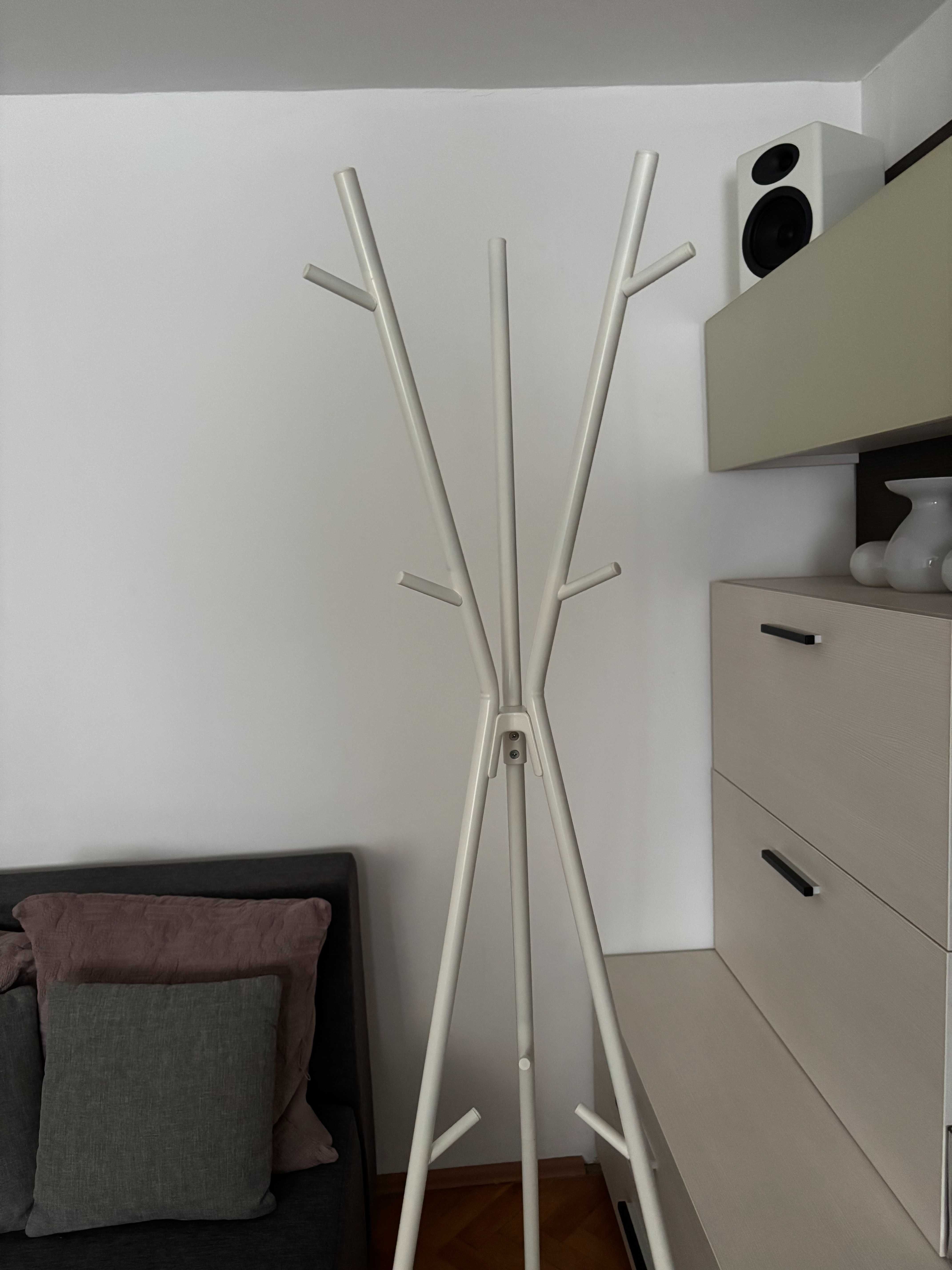 Cuier pentru haine, culoare alb, material metal, stare f buna.