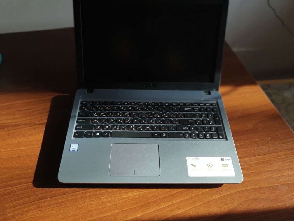 ASUS Vivobook Core i3