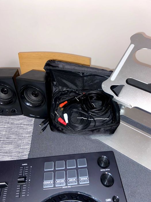 Pioneer DDJ-FLX6 + Case + Support laptop și accesorii incluse