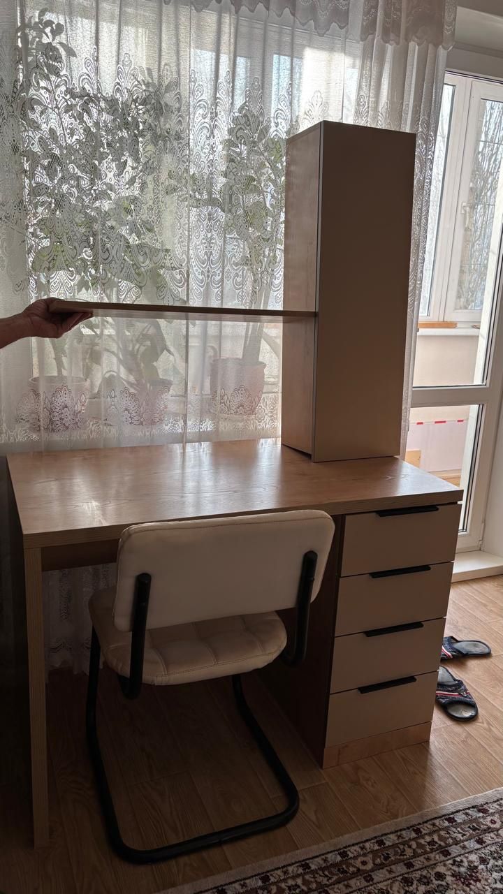 Продам компьютерный стол