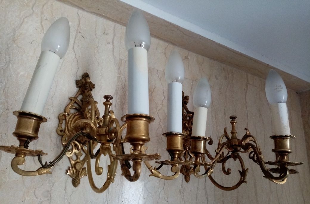 Eleganta pereche de aplice cu 3 brațe de dimensiuni impresionante din