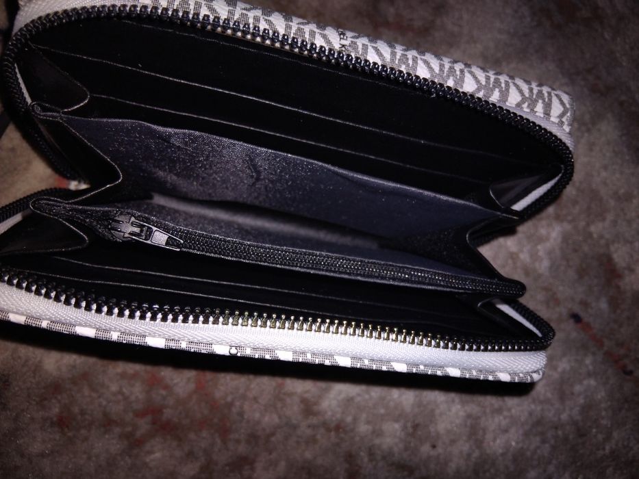 Portofel de damă nou,fără eticheta