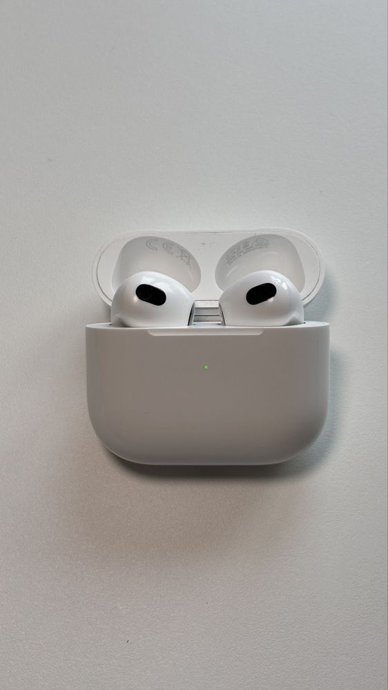 Оригинални Apple AirPods 3 + оригинален Usb-C - Ligthening кабел