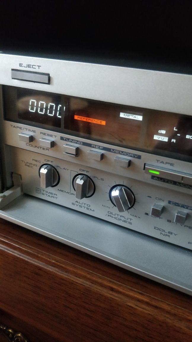 Продам кассетную деку/магнитофон AKAI GX-F 71 в отличном состоянии.