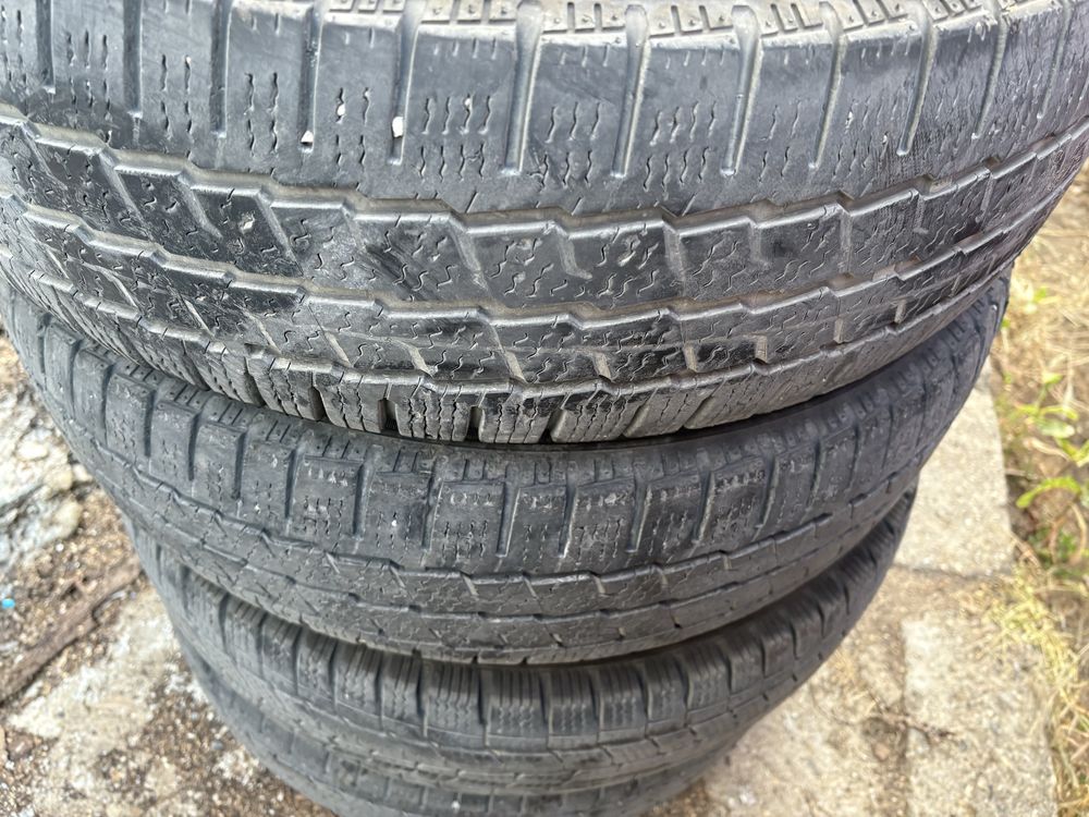 Зимни гуми 215/75/16 Maxxis Бусови