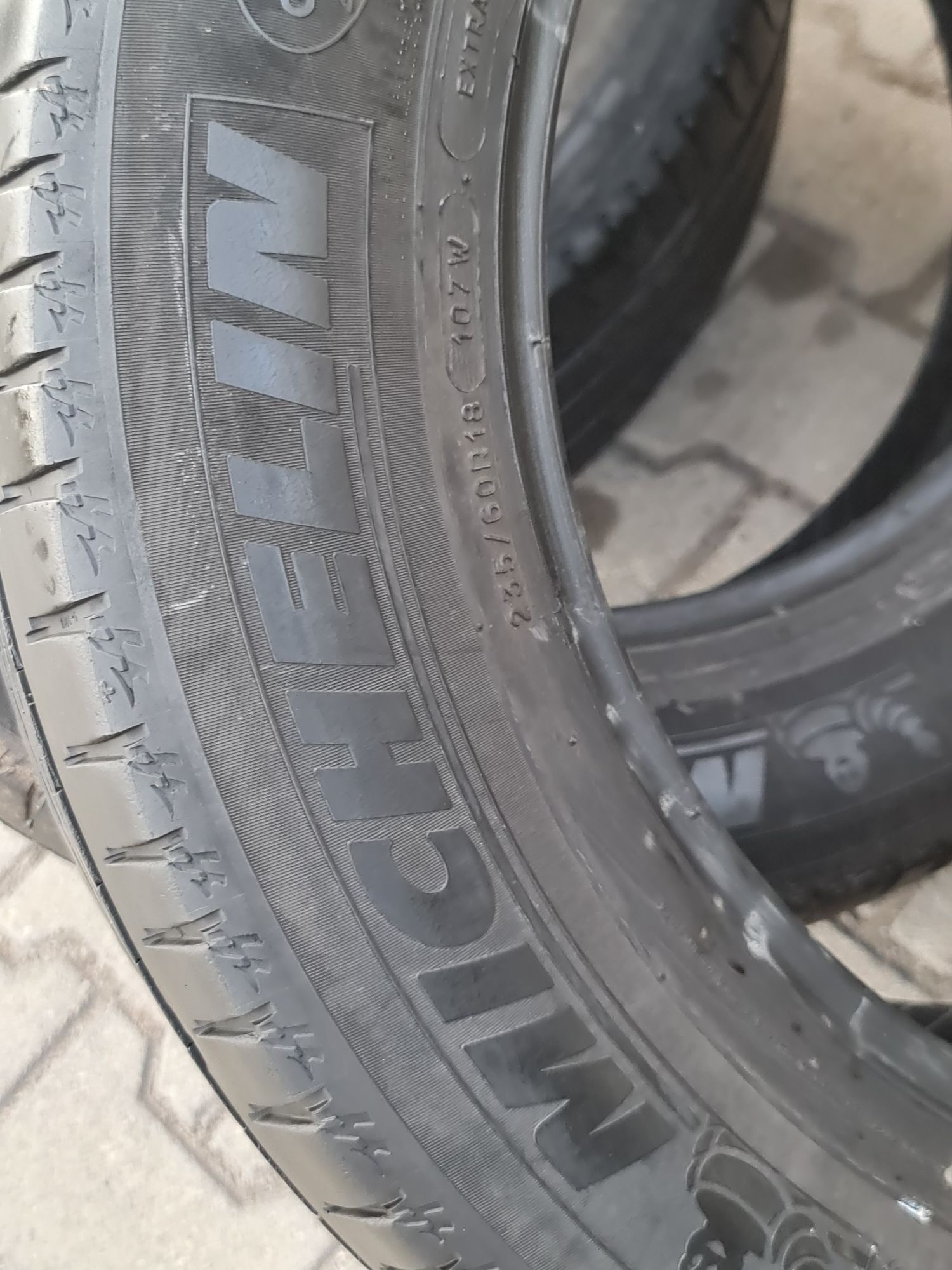 235 60 18 Michelin