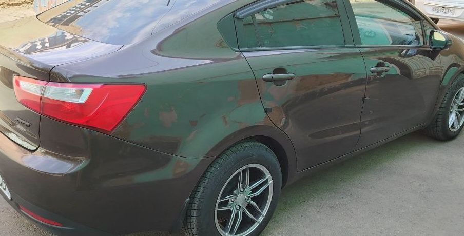 Автомобиль Kia Rio 2013 года