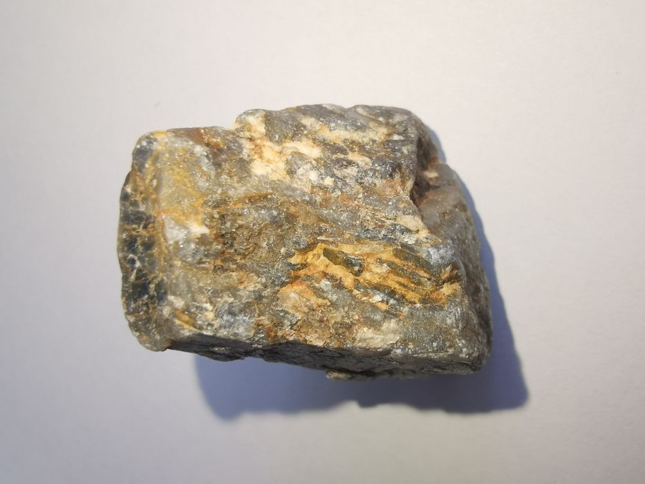 Голяма друза със сапфир (корунд) от Африка