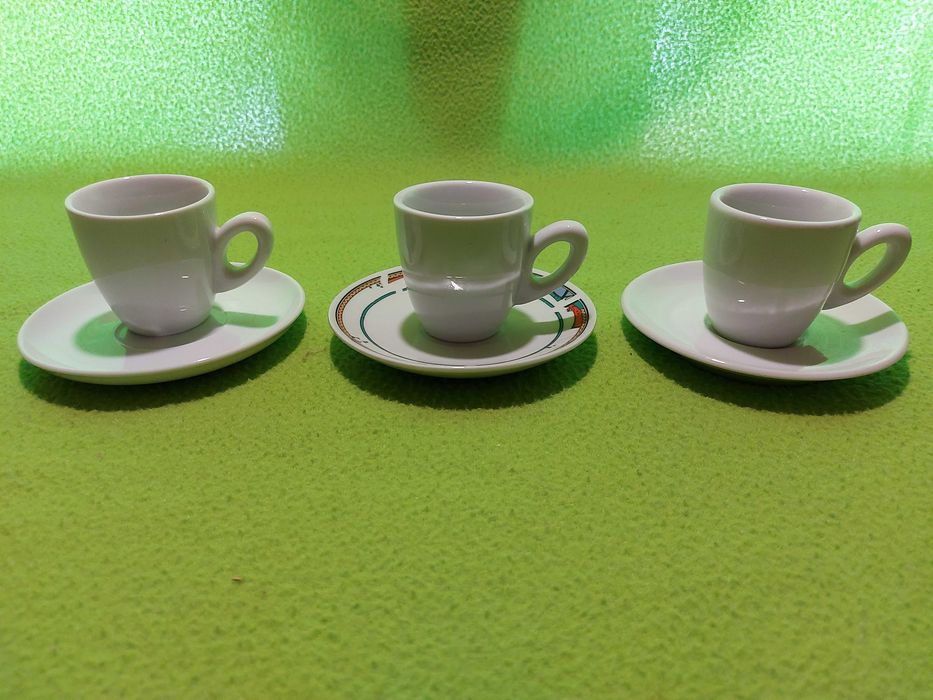 Cescute pentru cafea cu farfurii, buc = 7