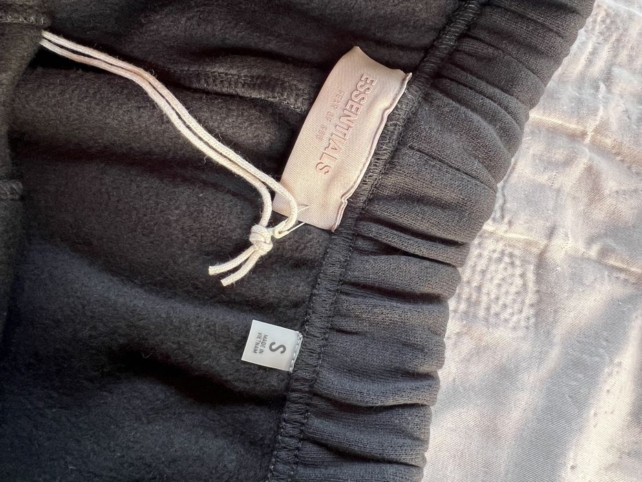 Екип Essentials Black