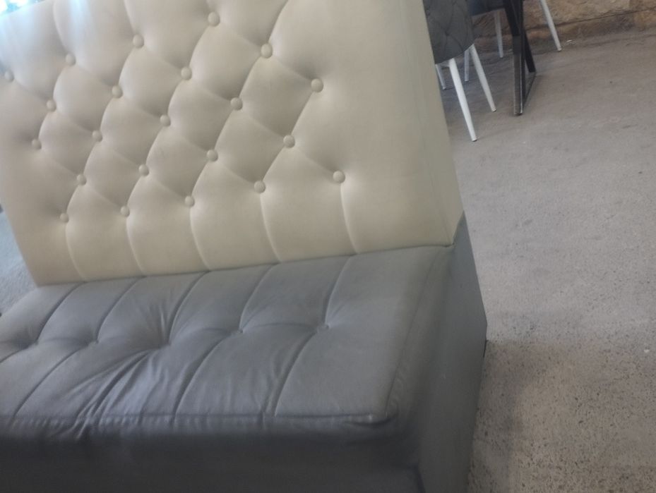 Kafe oshxonalar uchun yumshoq mebel bor 4 juft