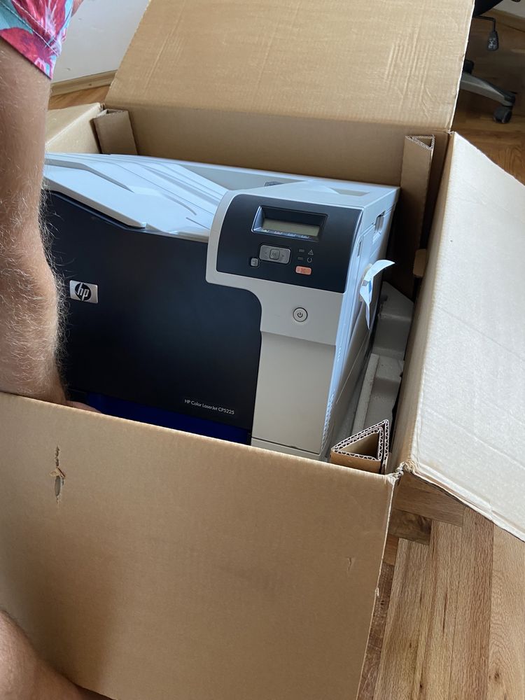 Принтер HP Color LaserJet CP5225