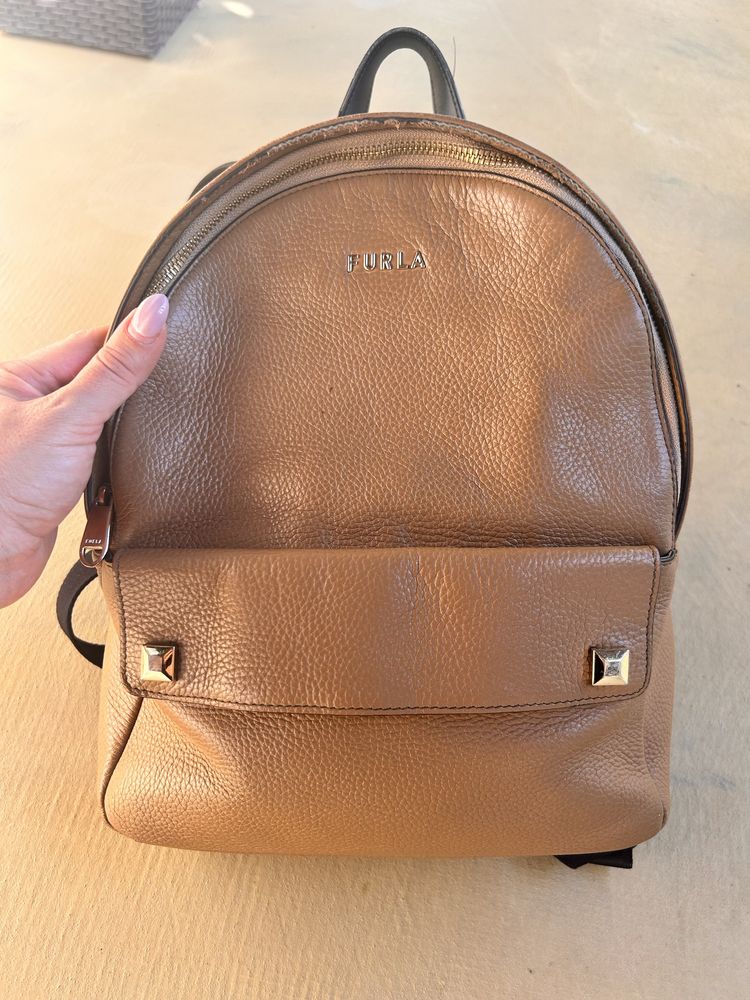 Продавам раница FURLA