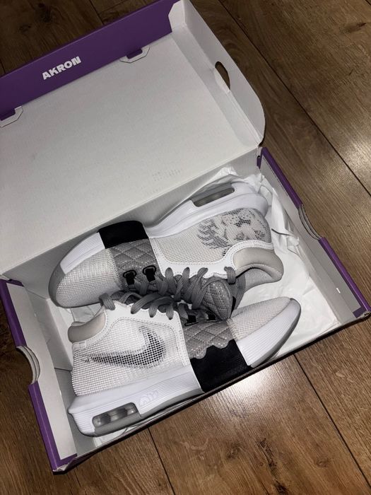 Nike LeBron Witness 8 "Light Smoke Grey"