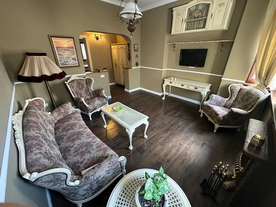 Set complet de mobilier din lemn masiv, stil baroc, stare foarte buna!