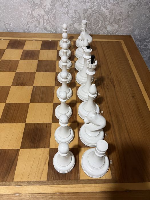Shaxmat sto’l kamplekt.