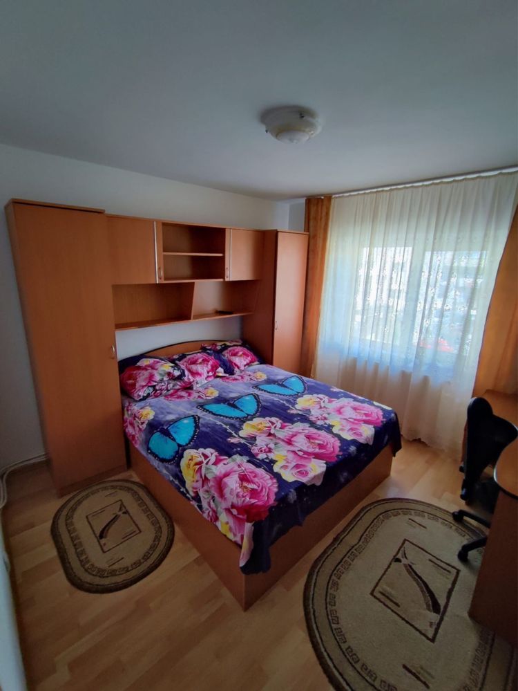 Apartament 3 camere de închiriat