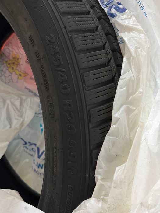 Set 4 anvelope iarnă KUMHO aproape noi – 2x 275/35 R20 + 2x 245/40 R20