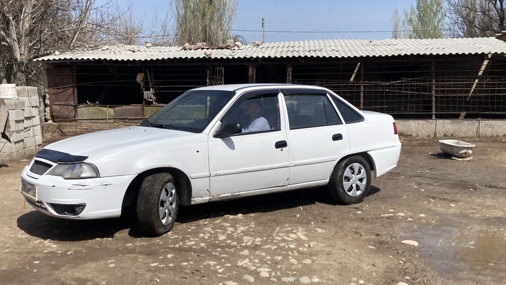 Nexia Daewoo белая в хорошем состоянии