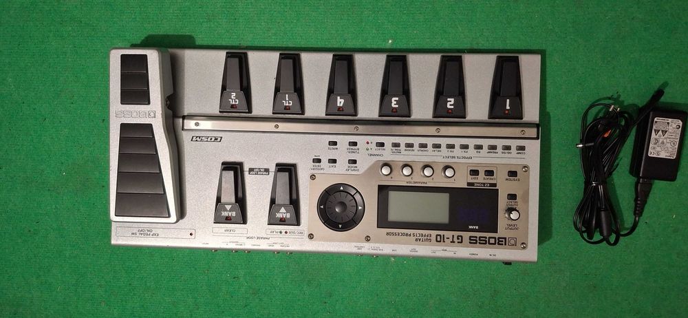 Продавам процесор за китара GT-10