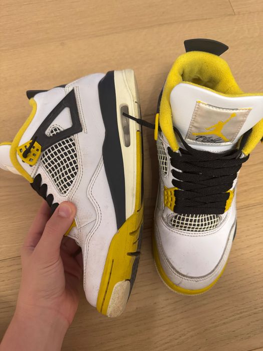 Adidas Jordan 4 si cu șirete albe (predare personală)