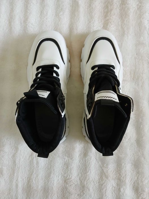 Нови мъжки обувки