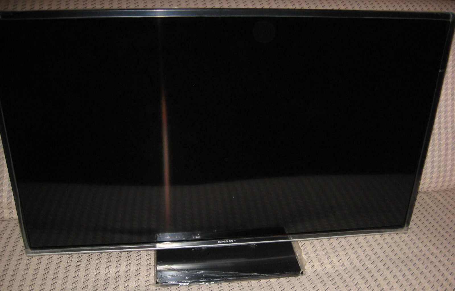 Продам почти новый телевизор SHARP LC - 39LE440M.