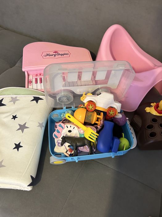 Продам вещи,горшок и игрушки