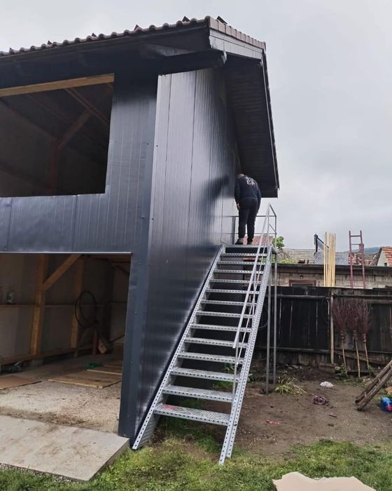 Scări metalice zincate