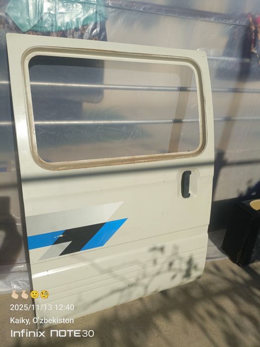 Damas oʻrta eshik rangi  maloshniy ikki tomoni ham bor