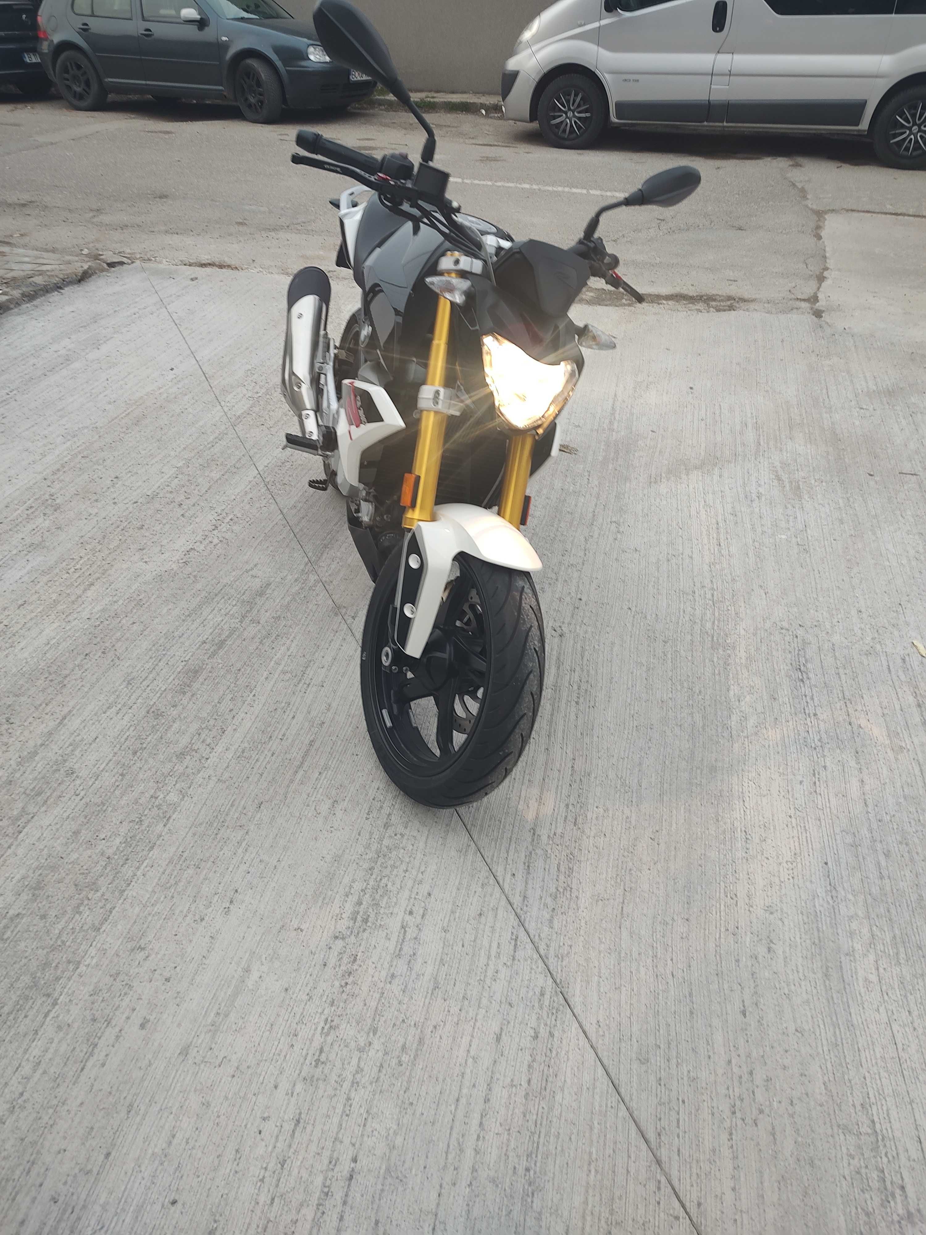 Vând motocicleta BMW g310r